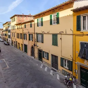 https://heart-of-lucca-style-whitin-the-walls.it-tuscanyhotel.com